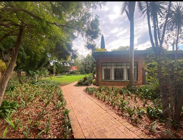 4 BEDROOM HOUSE FOR SALE IN CLUBVILLE